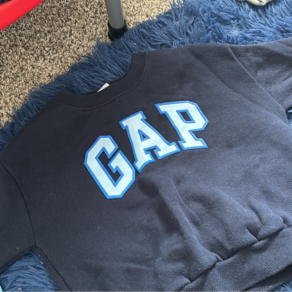 GAP Black Crewneck Sweater
